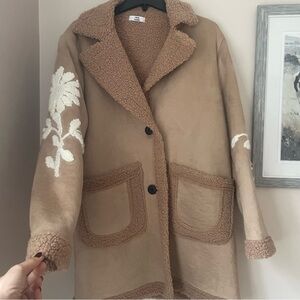 NICE NOISE faux sterling embroidered coat